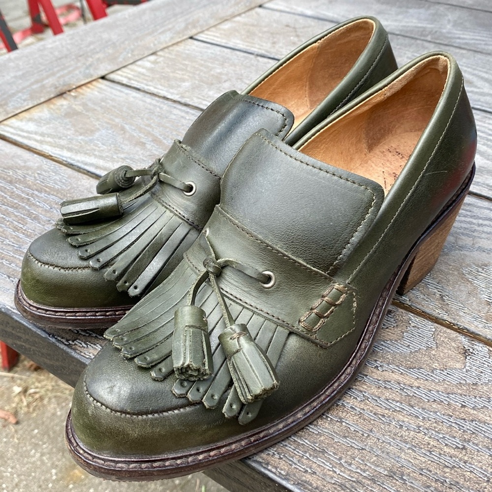 Fluevog Adriana Beezie Loafer 10 green.